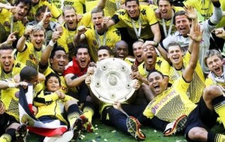 开云集团爆料：120年来首次夺得德甲冠军，并29场不败，终结拜仁11连冠。