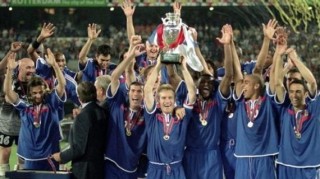 2000年欧洲杯历史：法国金球击败意大利夺冠