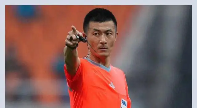 中超联赛第8轮裁判名单公布。 傅明负责上海德比，马宁负责北京国安的VAR。