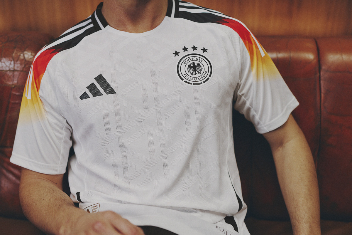德国国家队2024年欧洲杯主客场球衣